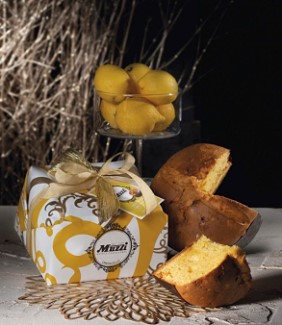 Muzzi Panettone al Limoncello, packaged and out of package