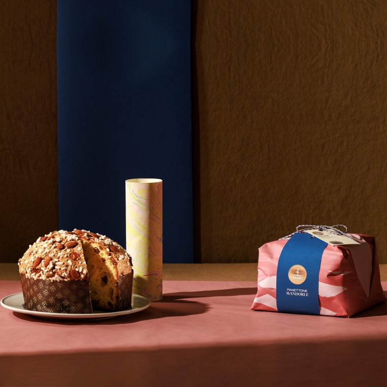 Mandorle Panettone in package and out, sliced