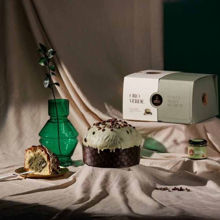 Pandorato Oro Verde in package, out of packaged, sliced