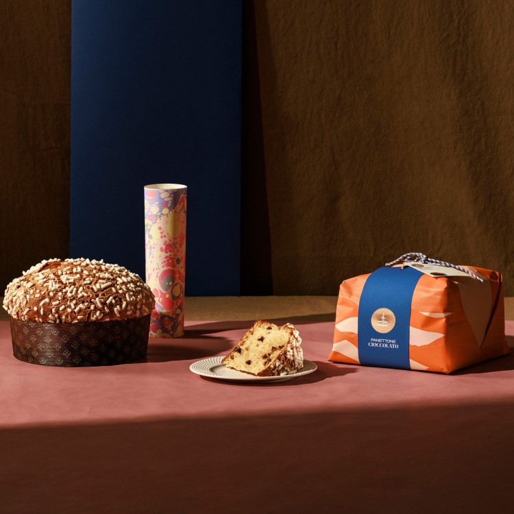 Panettone Cioccolato - in and out of packaged and sliced