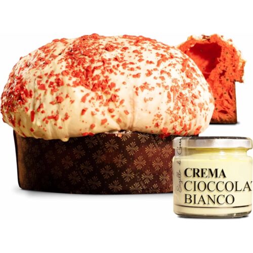 Red velvet panettone with crema and slice